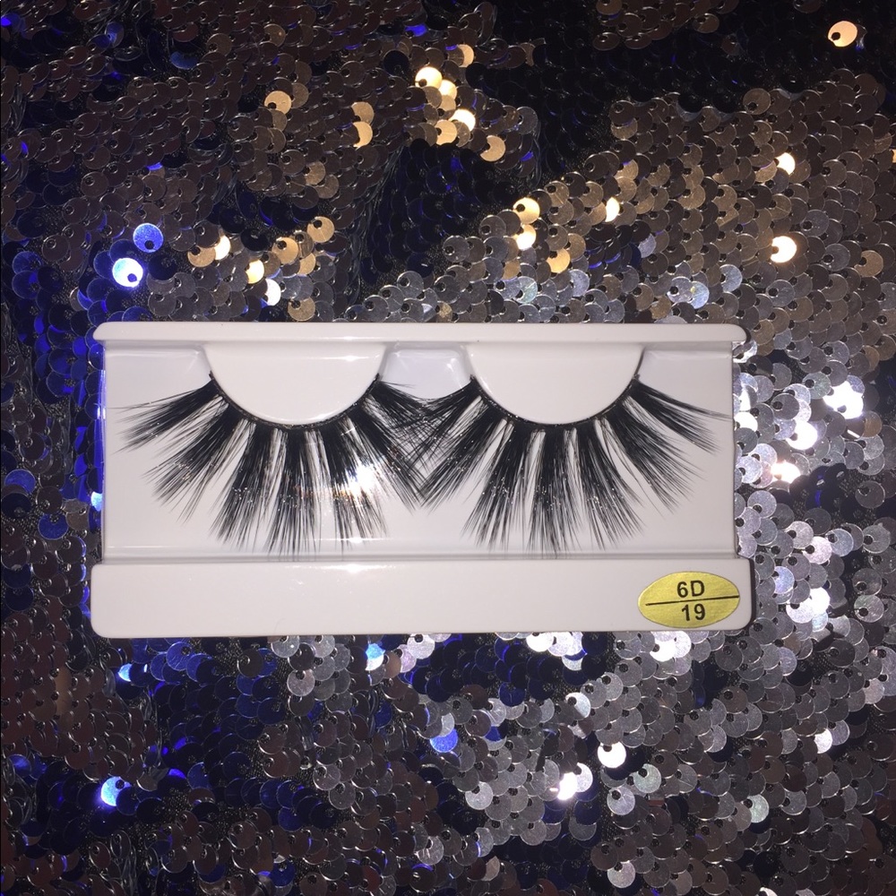 Lashes - Picture 7 of 10